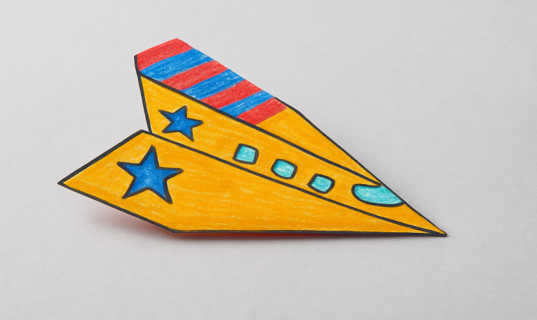 Avion en papier : tuto facile pour un vol parfait