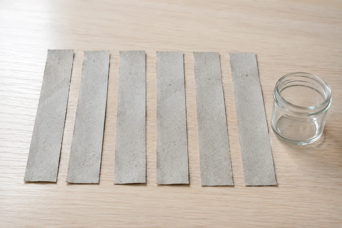 Étape 1 — bandes identiques près d’un bocal