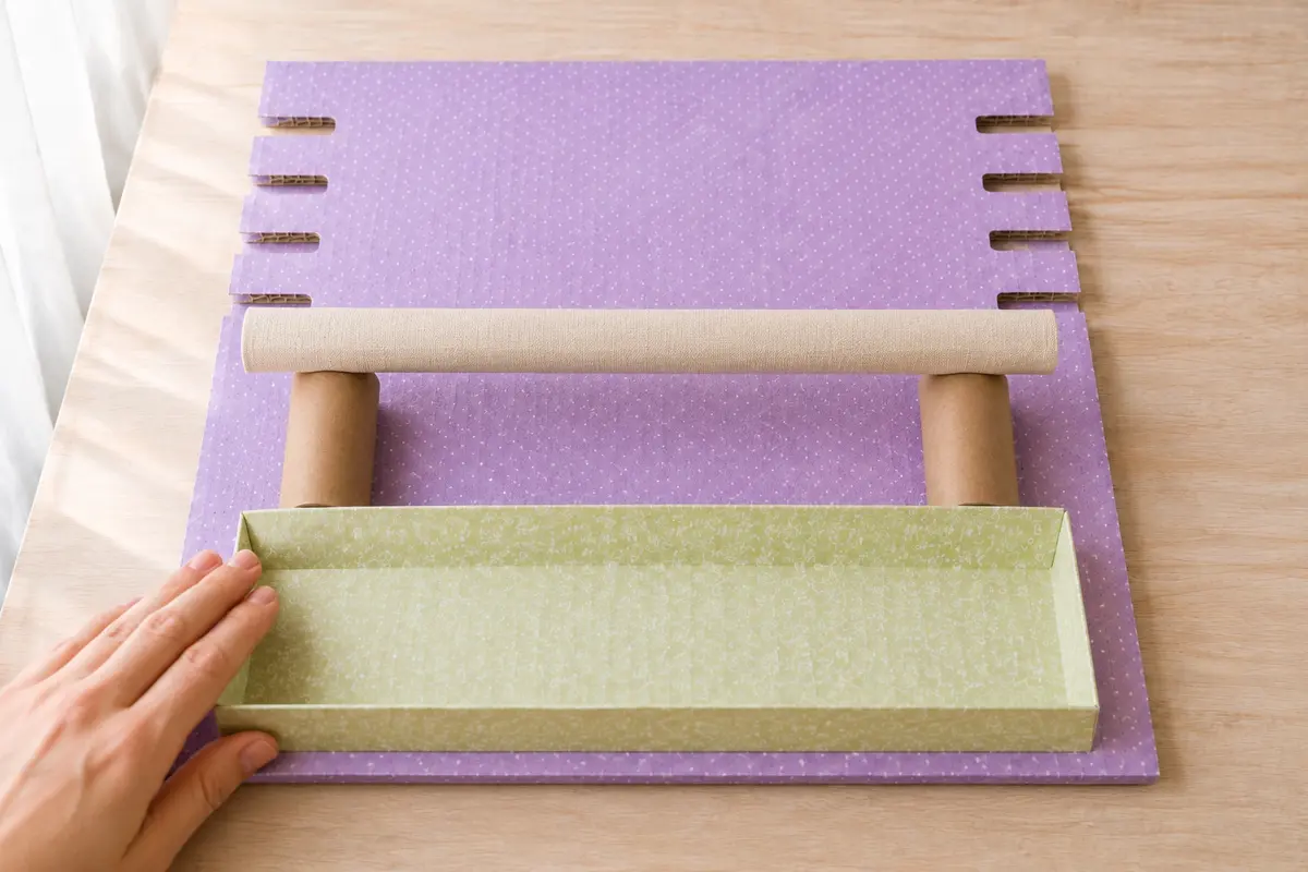 Étape 4 : barre horizontale et poche solide sans petite attache, pour « Fabriquer un organisateur mural pour colliers et bracelets ».