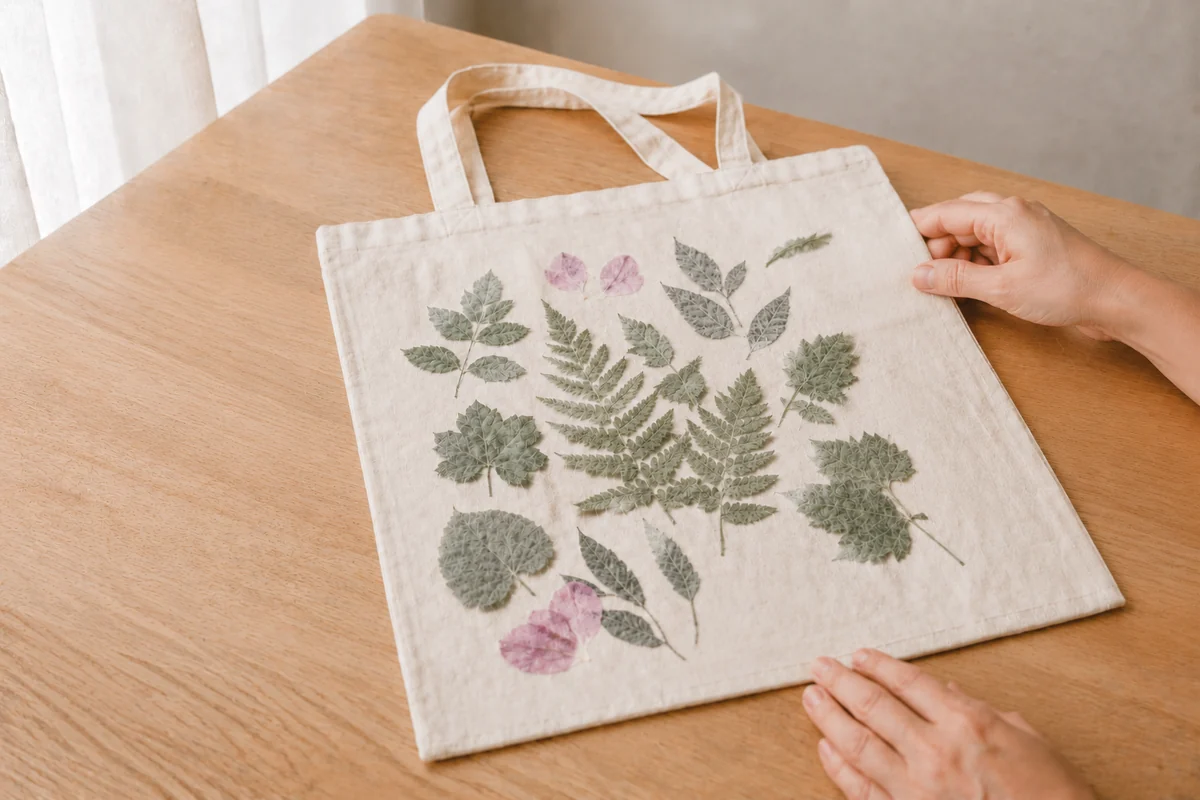 Hapa Zome : imprimer fleurs et feuilles sur tissu