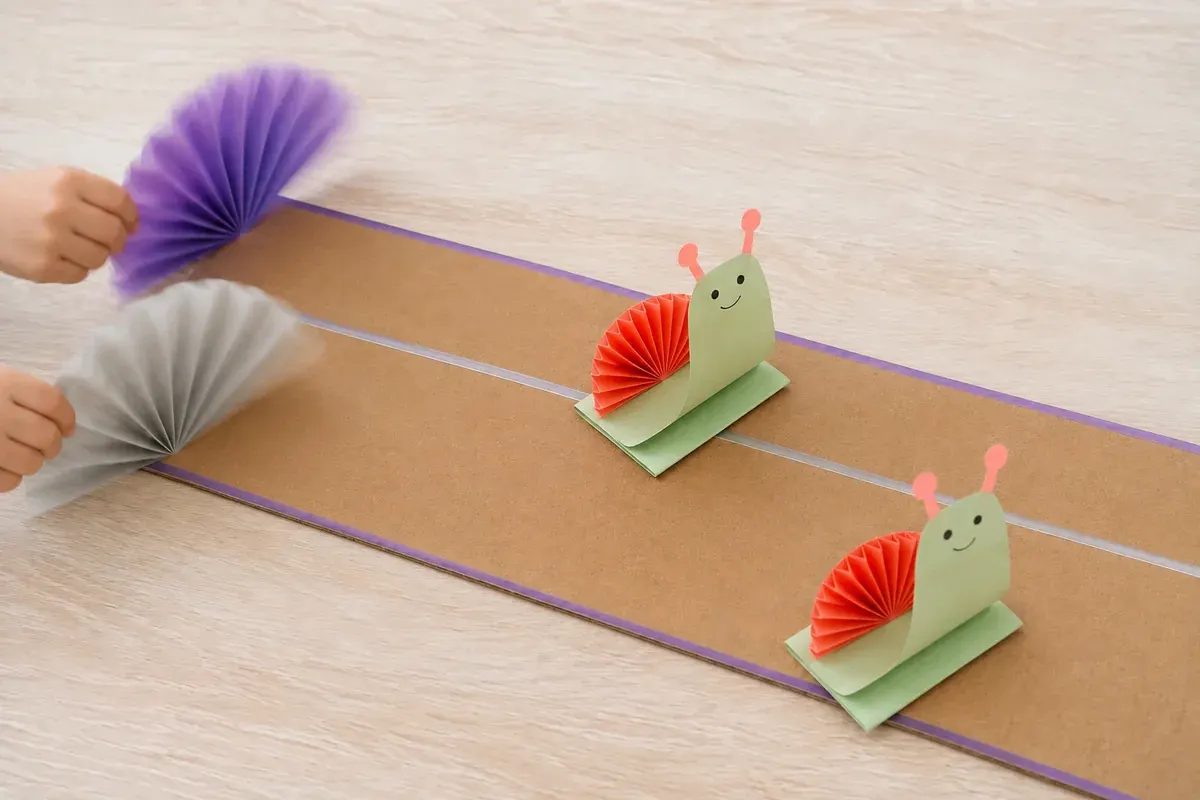 Course d'escargots en papier propulsés à l'éventail