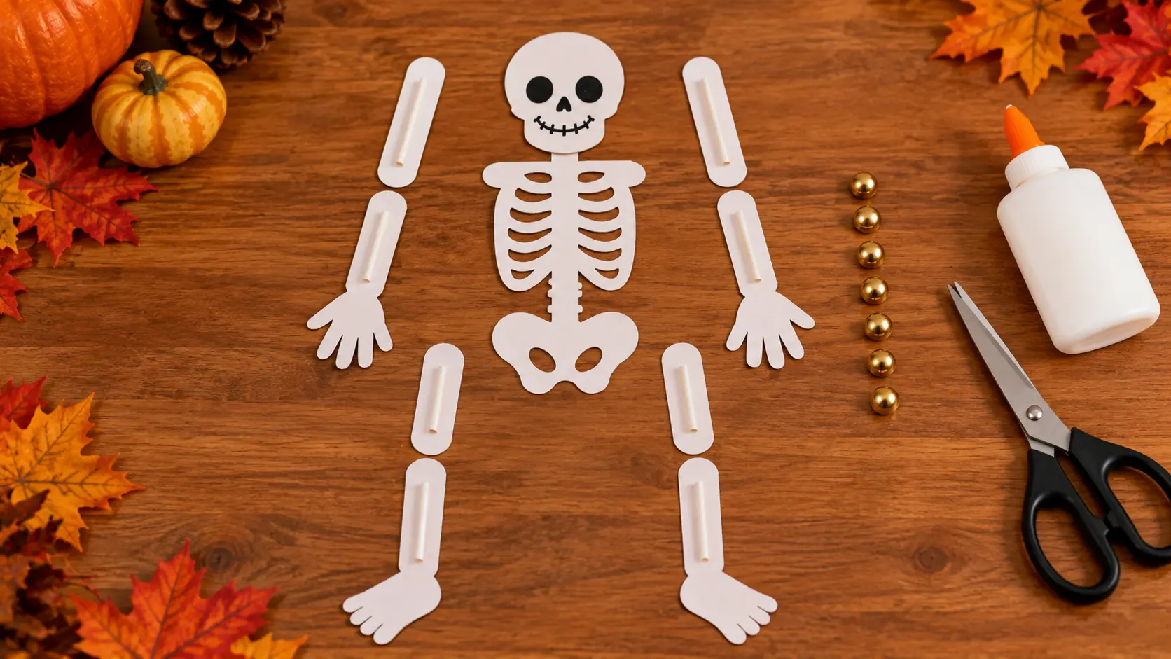 Coller les pailles sur leurs supports pour fabriquer Squelette articulé Halloween en pailles : huit vraies articulations