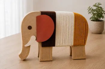Sculpture animale en carton entouré de laine