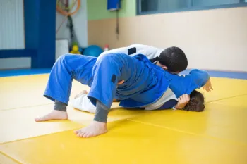 Premier cours de judo enfant : tenue, déroulement et conseils