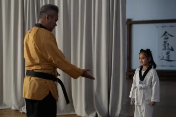 Premier cours de karaté enfant : tenue, ceinture et déroulement