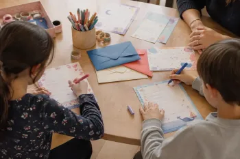 Correspondant pour enfant : où en trouver et réussir les premiers échanges