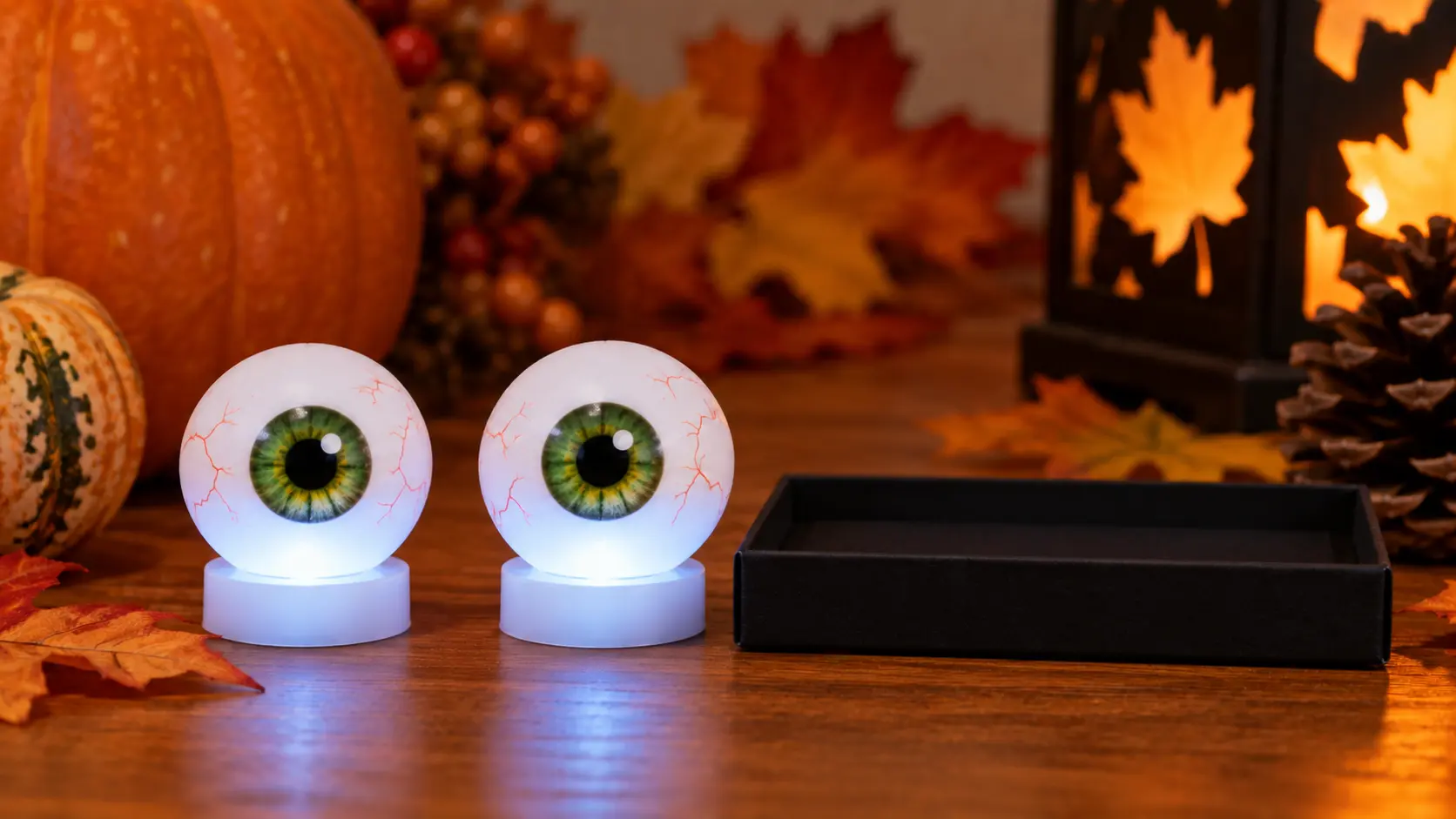 Installer chaque balle sur sa LED pour fabriquer Yeux lumineux Halloween avec balles de ping-pong et bougies LED