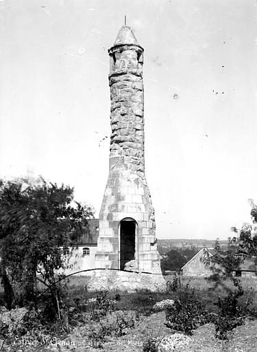 Lanterne des morts d'Estrée à Saint-Genou