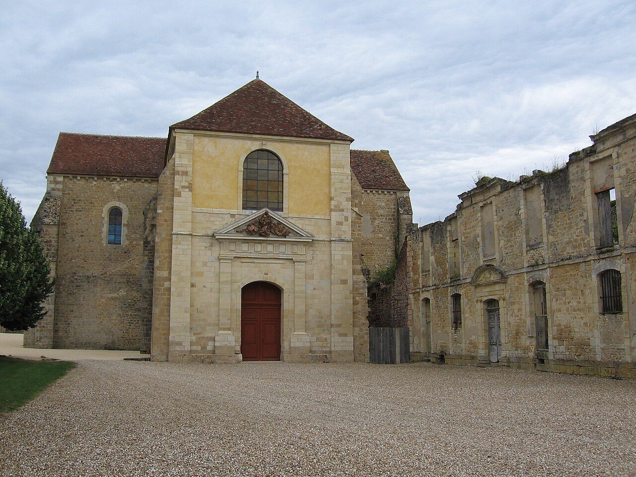 Abbaye de Fontmorigny à Menetou-Couture