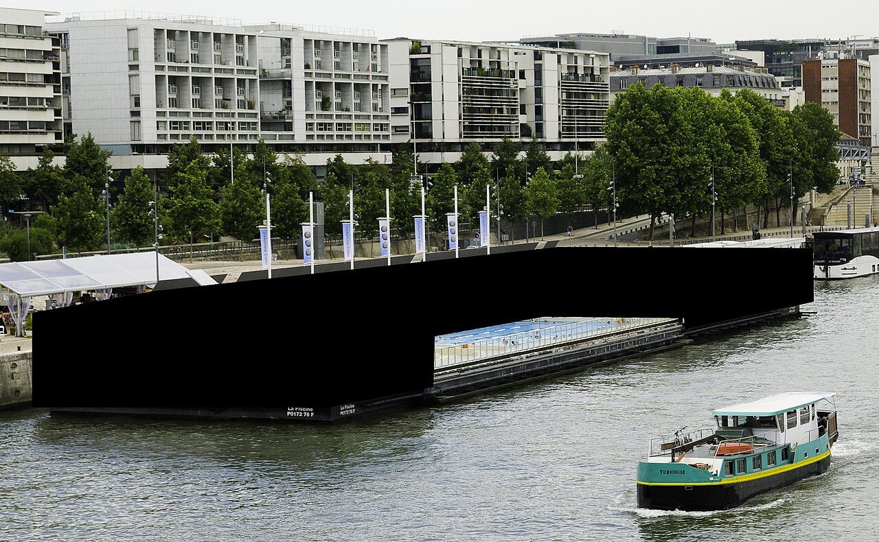 Piscine Joséphine Baker à Paris