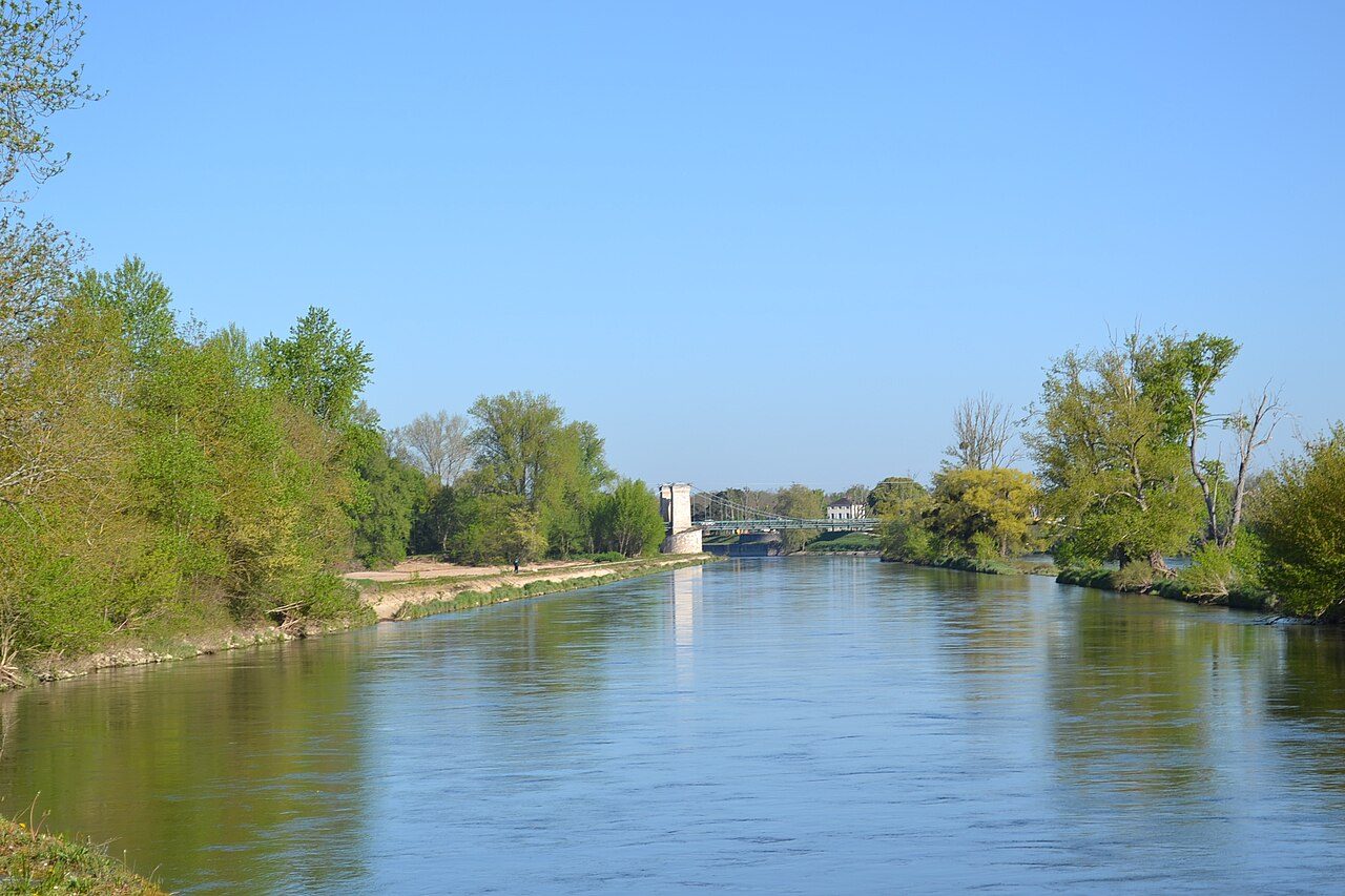 Ecluse et gare d'eau de Mantelot