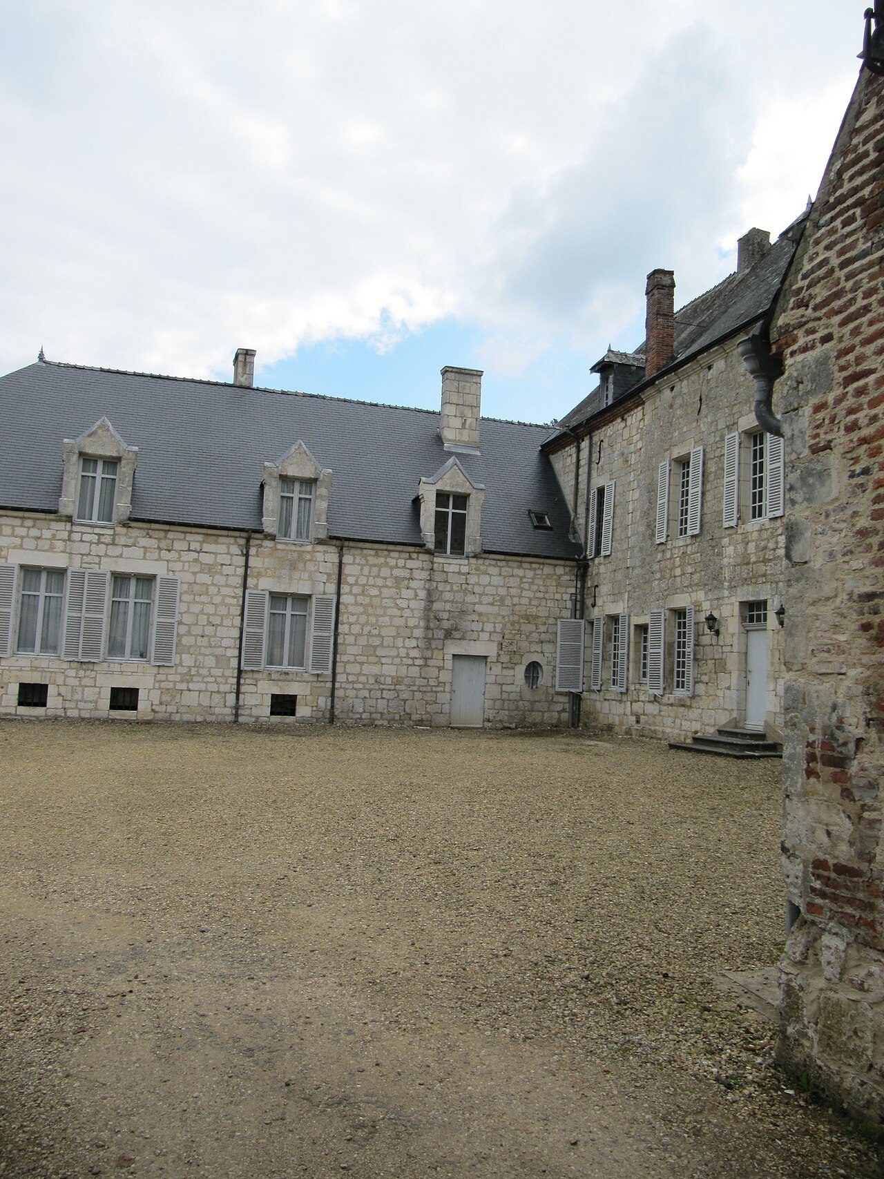 LA COUR DES PRES à Rumigny