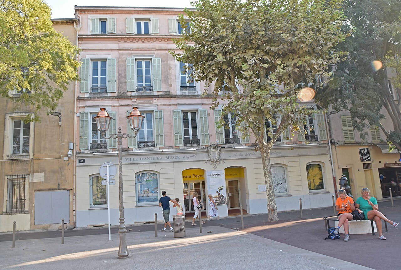 Musée Peynet et du Dessin humoristique