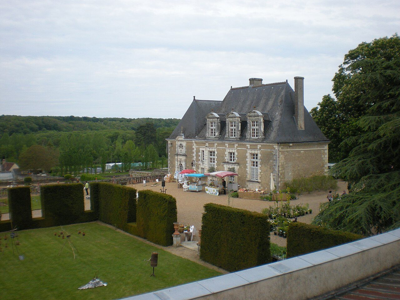 Château de Valmer - Vins et Jardins à Chançay