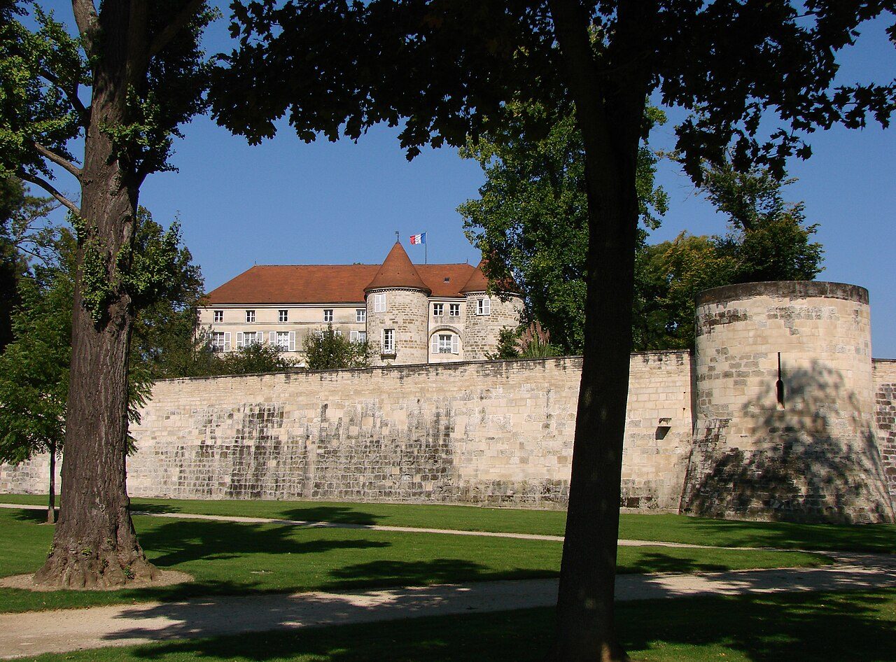 Le Château et ses fortifications