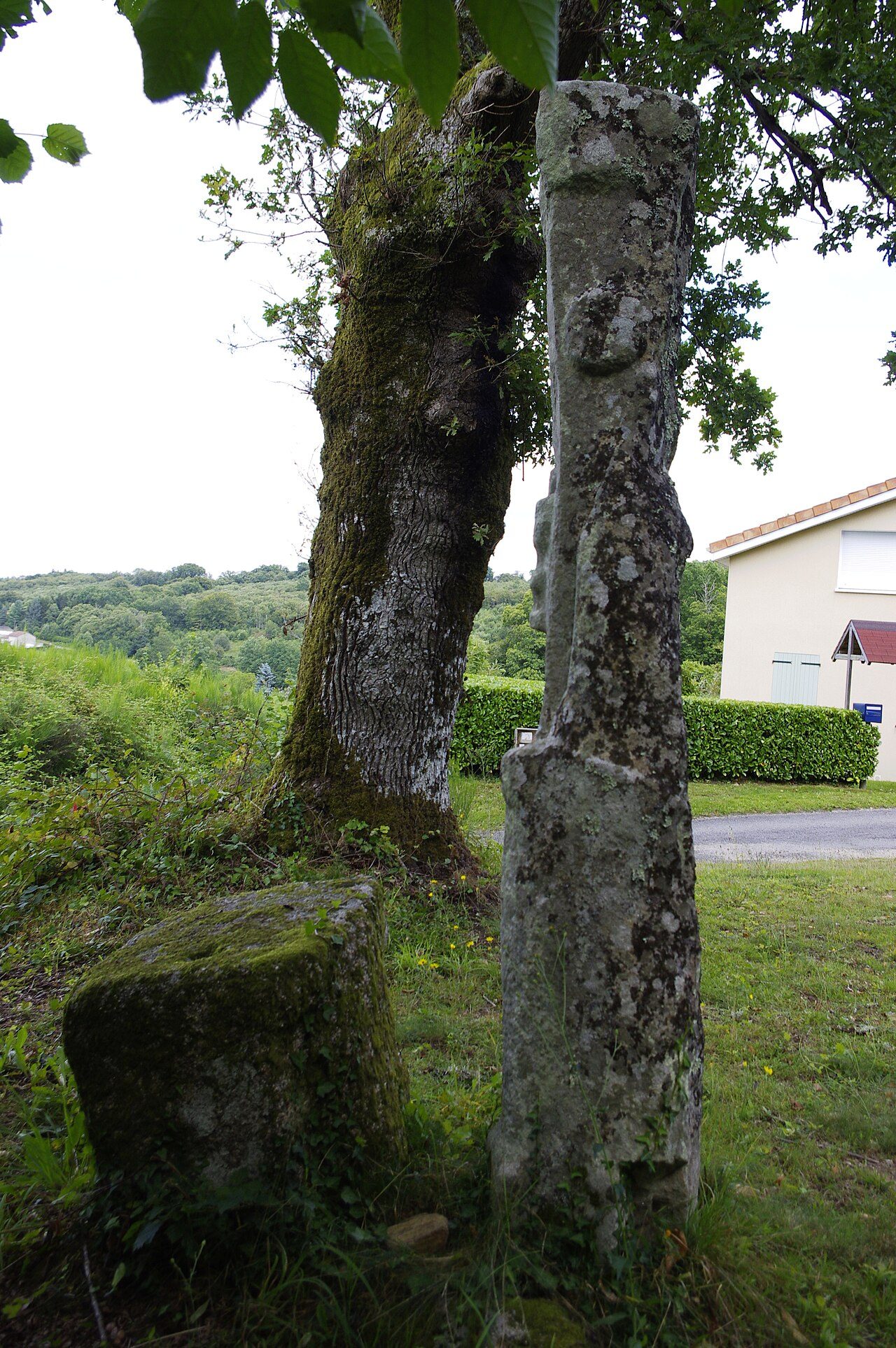 Menhir de la Croix Parot à Nantiat