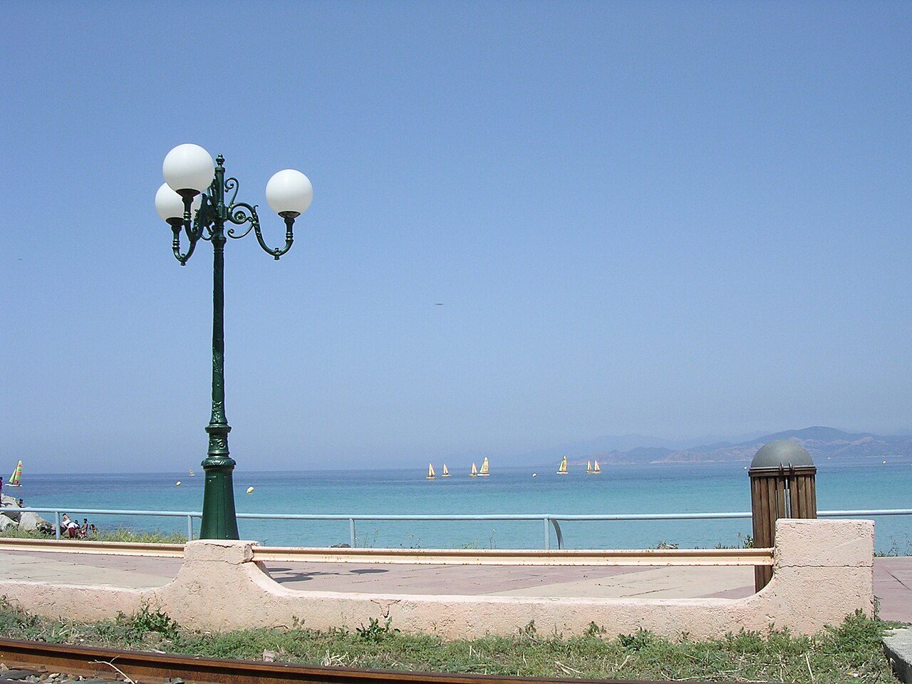 Plage de L'Ile-Rousse à L'Île-Rousse