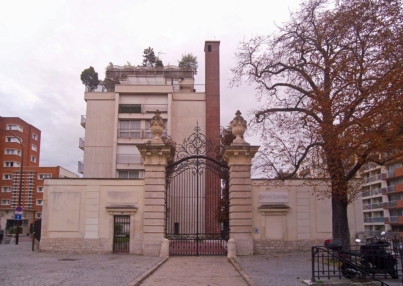 Portail de l'ancien Château de Conflans