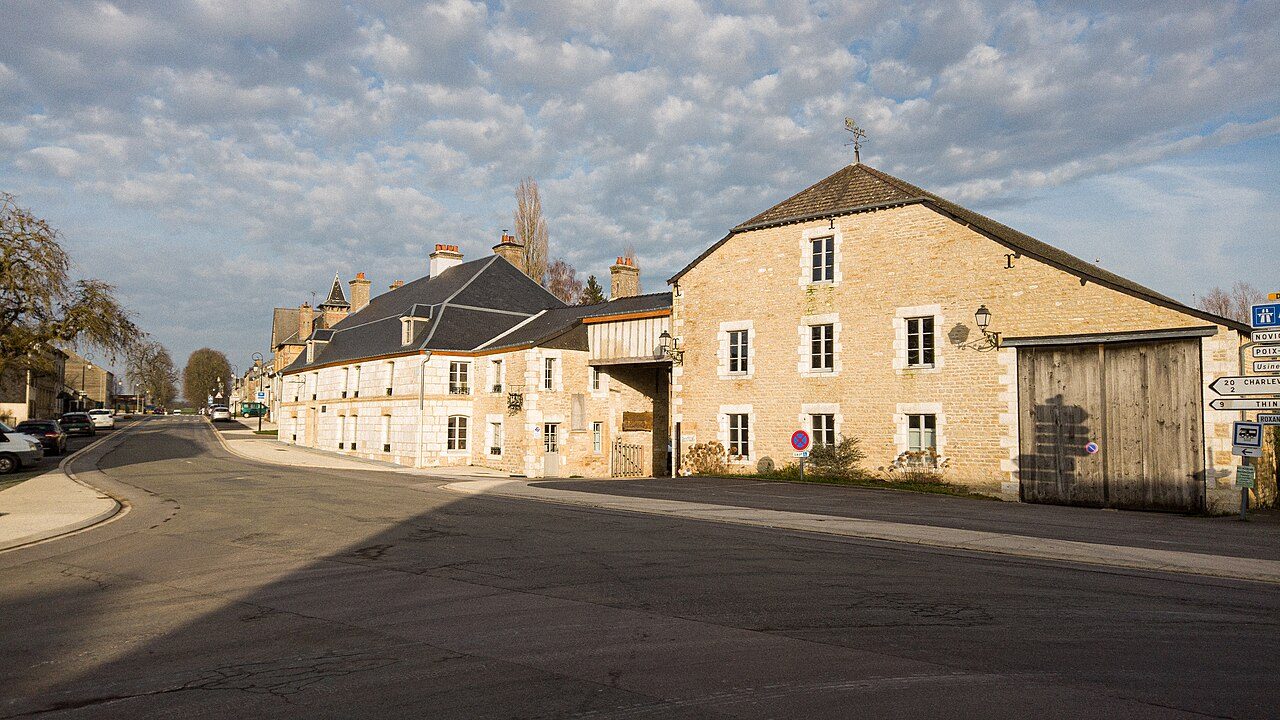 Relais de Poste aux Chevaux de Launois à Launois-sur-Vence