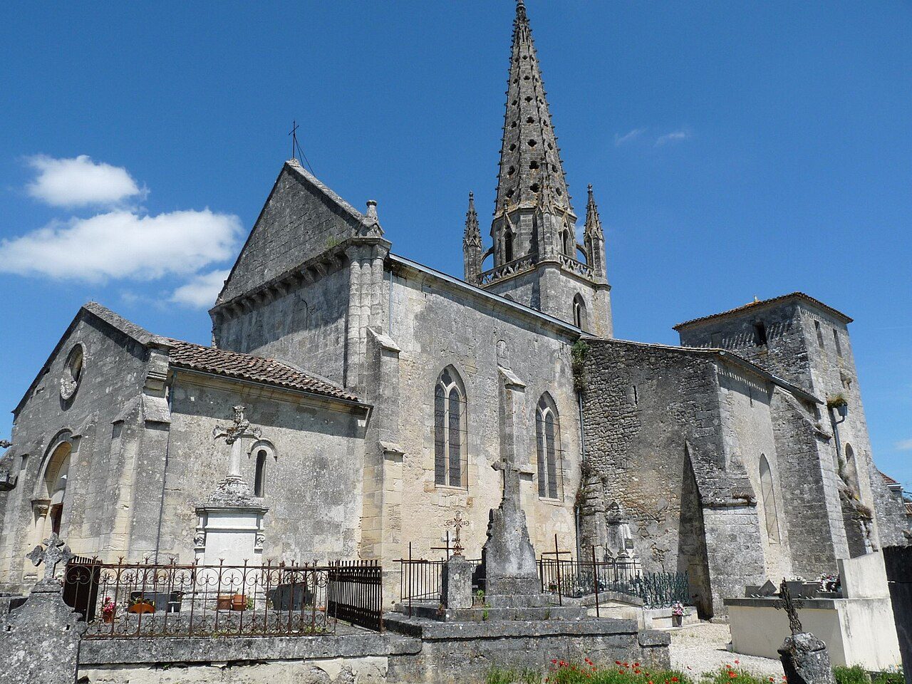 Eglise Saint-Pierre de Salignac à Val de Virvée