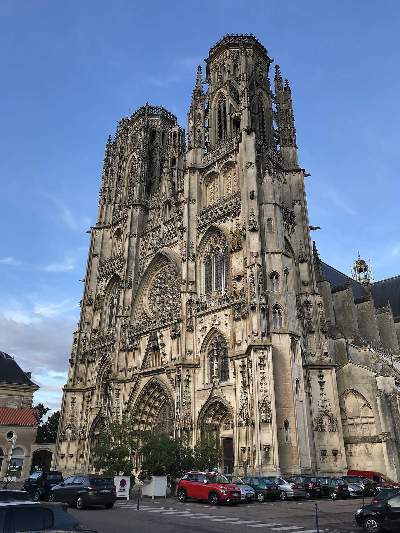 Jardin du cloître de la cathédrale Saint-Étienne
