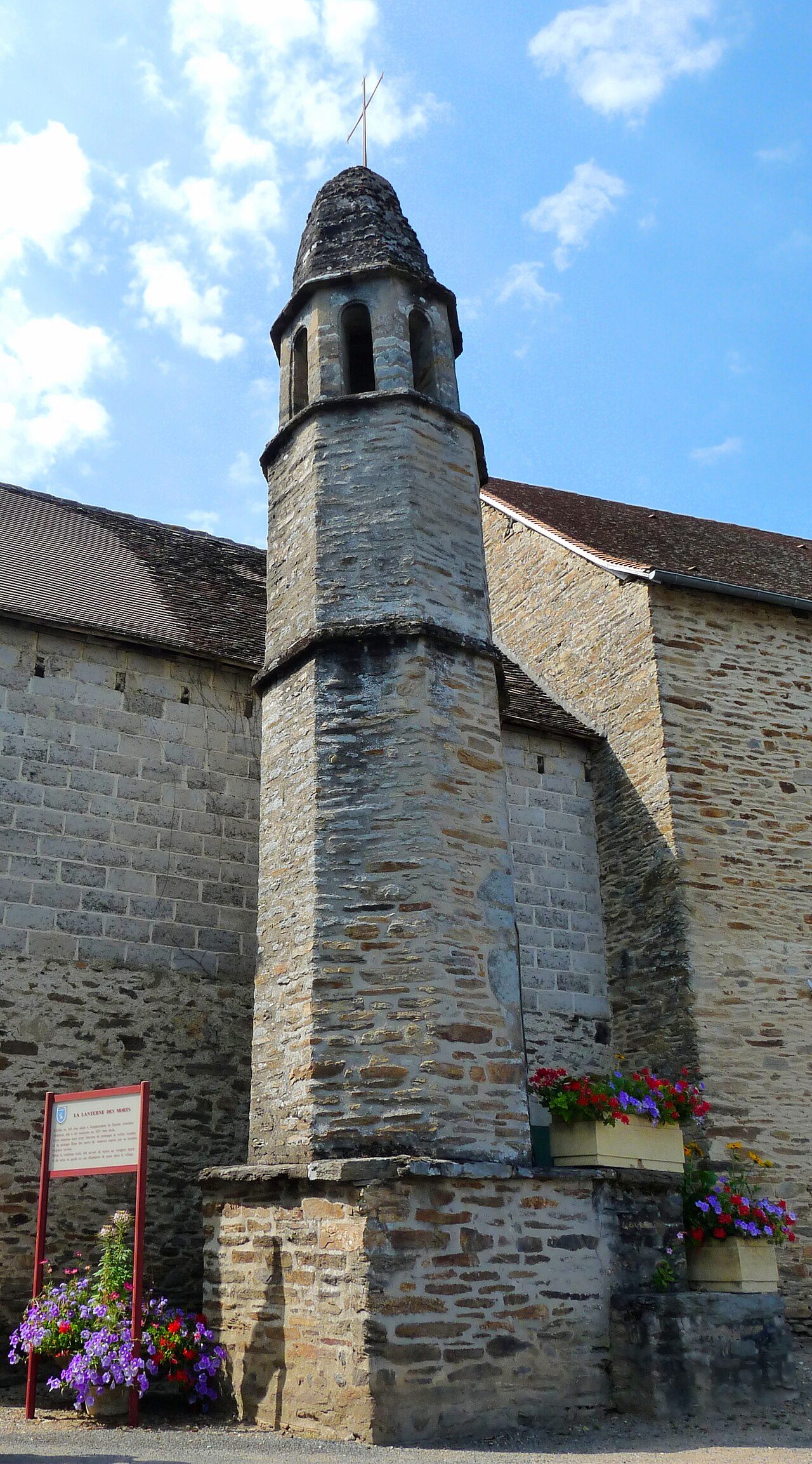Lanterne des morts à Coussac-Bonneval