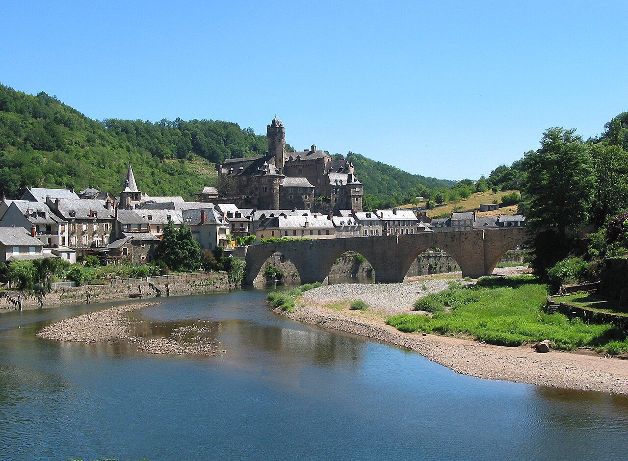 Découverte du village d'Estaing à Estaing