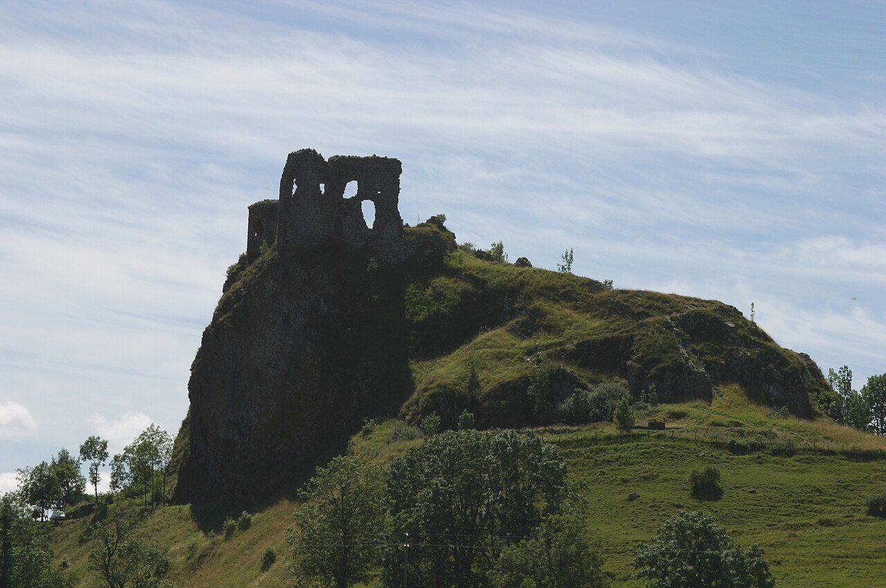 Château d'Apchon à Apchon
