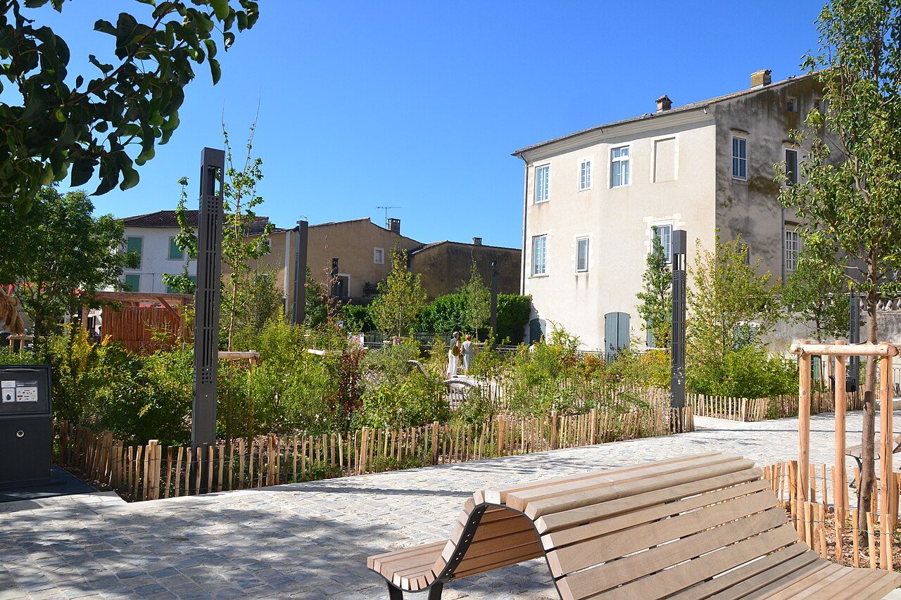 Place Rose Goudard à L'Isle-sur-la-Sorgue