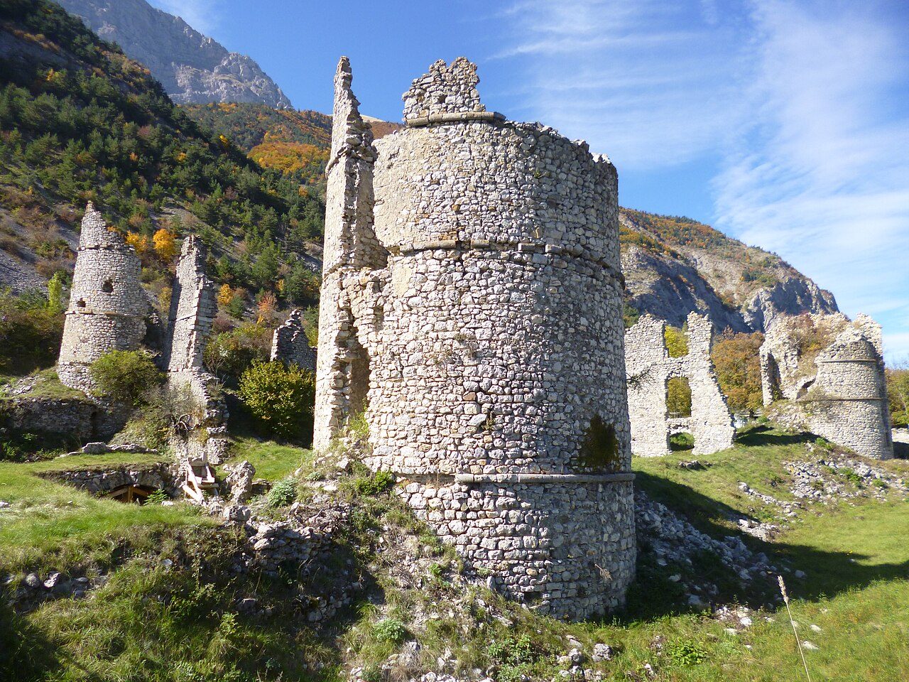 Ruines du Château de Lesdiguières à Le Glaizil