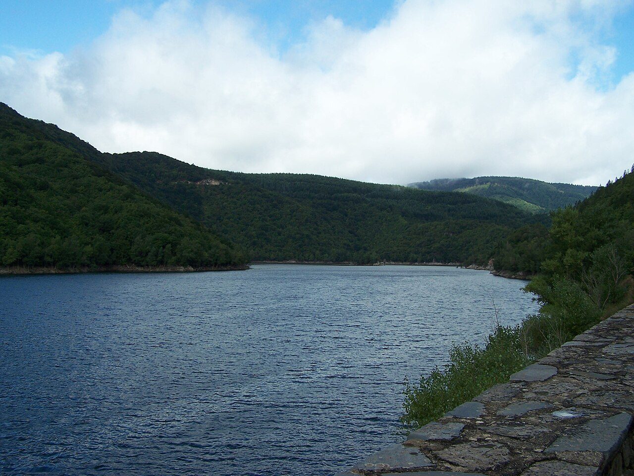 LE LAC DES MONTS D'ORB (lac d'Avène) à Avène
