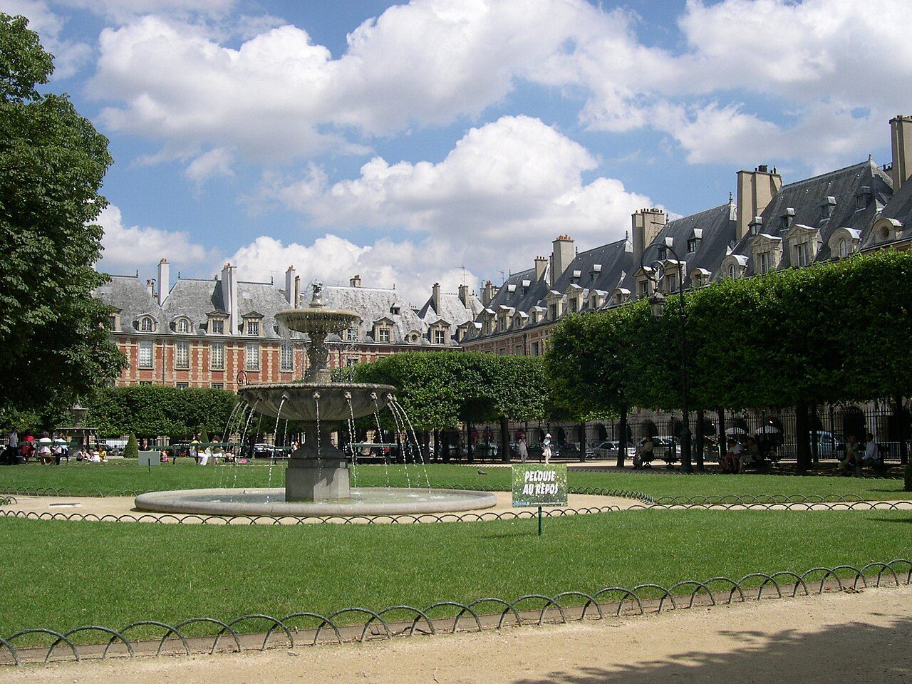 Square Louis XIII à Paris