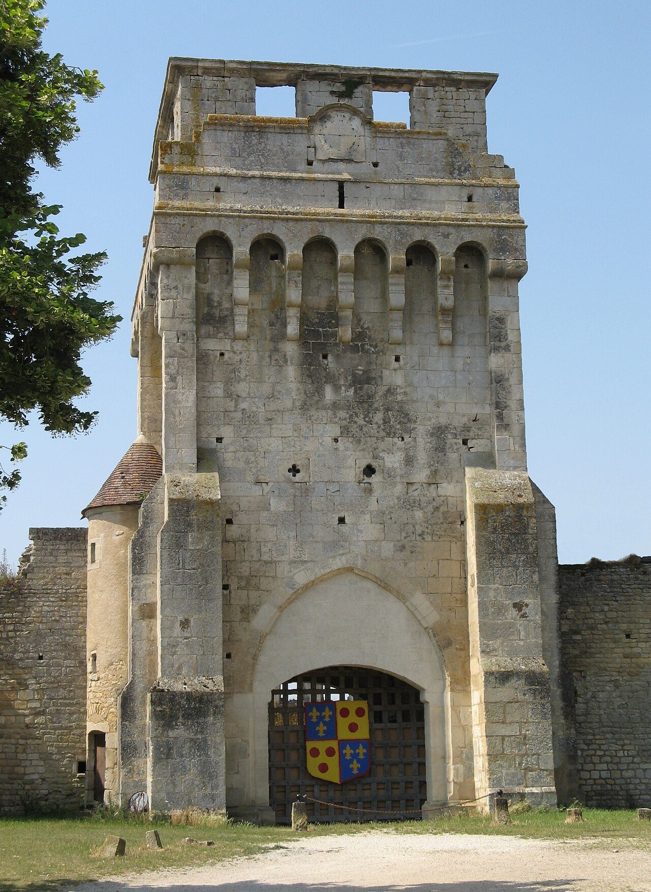 Château-Fort des Comtes d'Auxerre et de Nevers