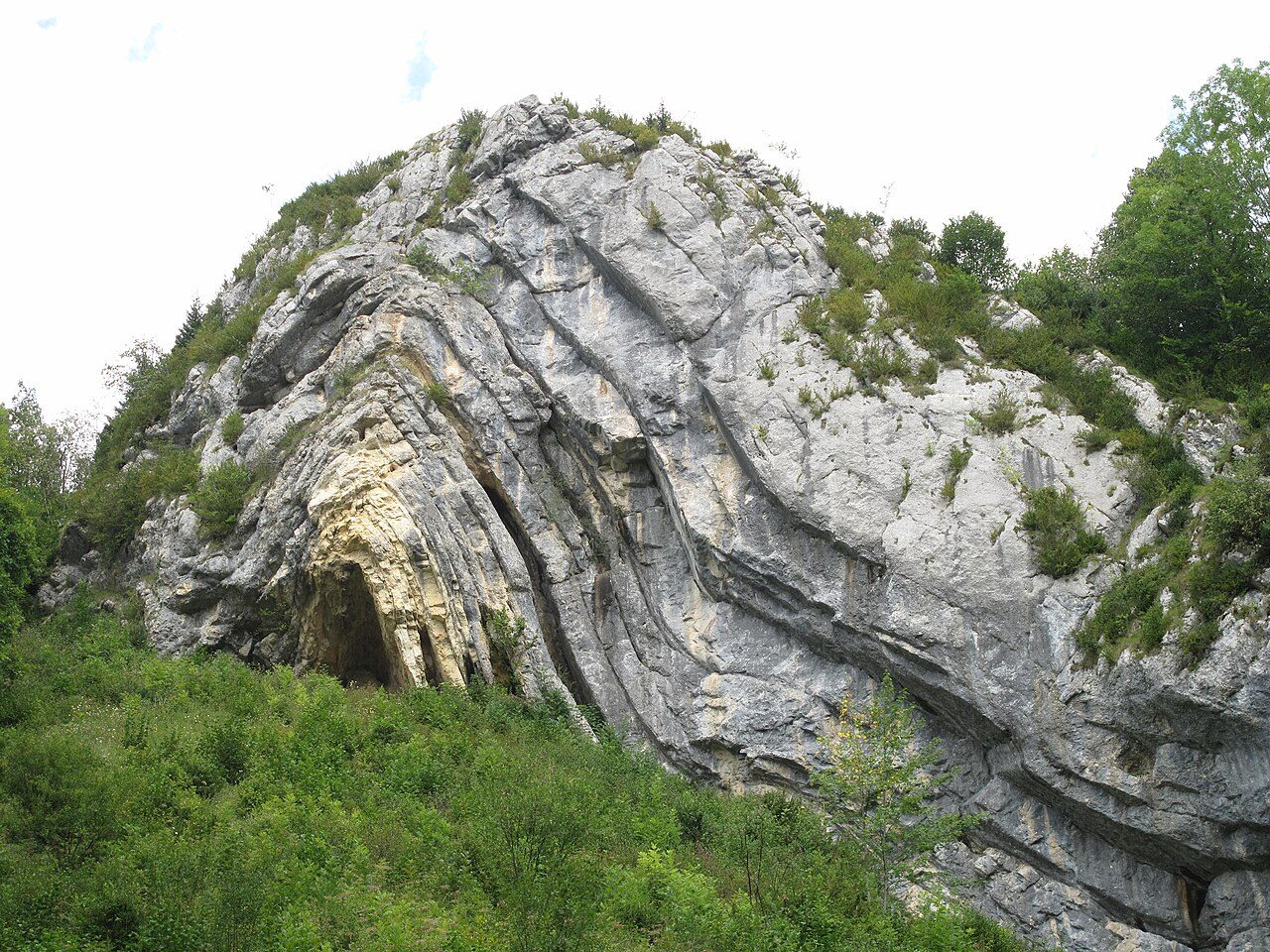 Le Chapeau de Gendarme (Saut du chien et cascade du Moulin d'Aval)