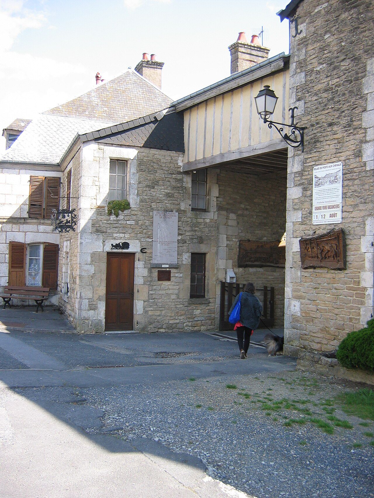 Le verger et la roseraie du Relais de Poste aux Chevaux à Launois-sur-Vence