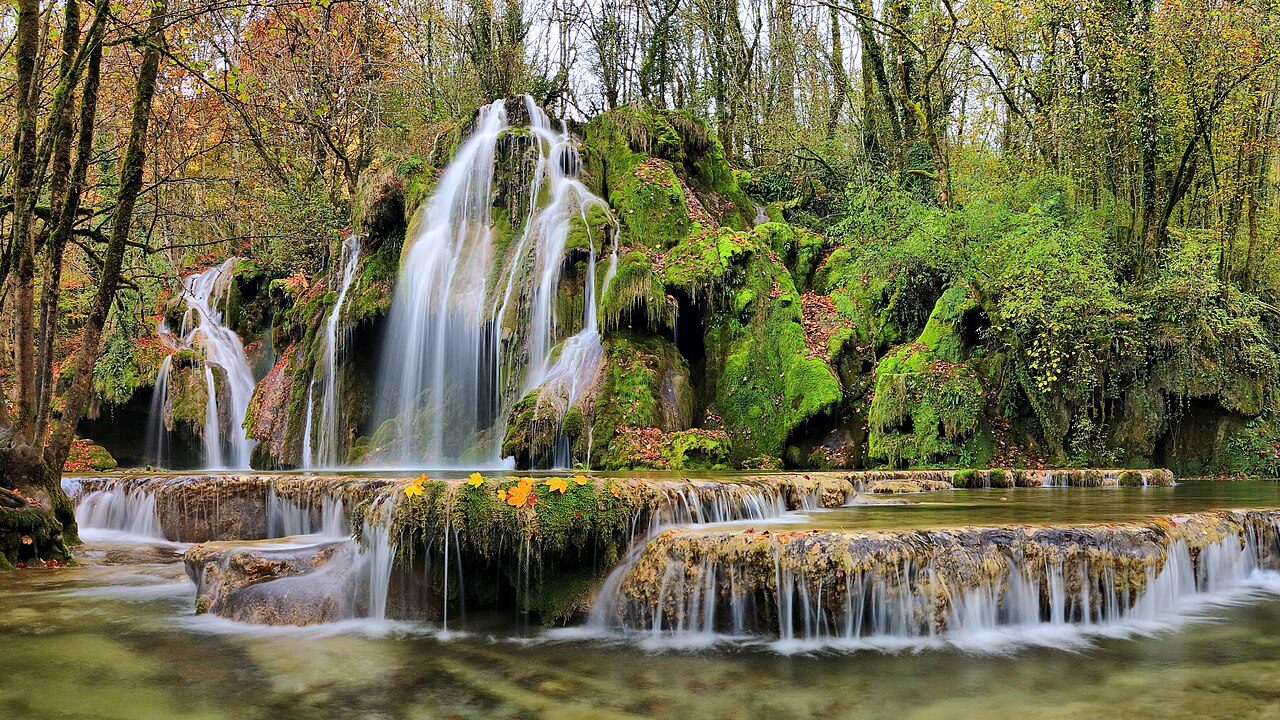 Reculée des Planches et cascade des Tufs à Les Planches-près-Arbois