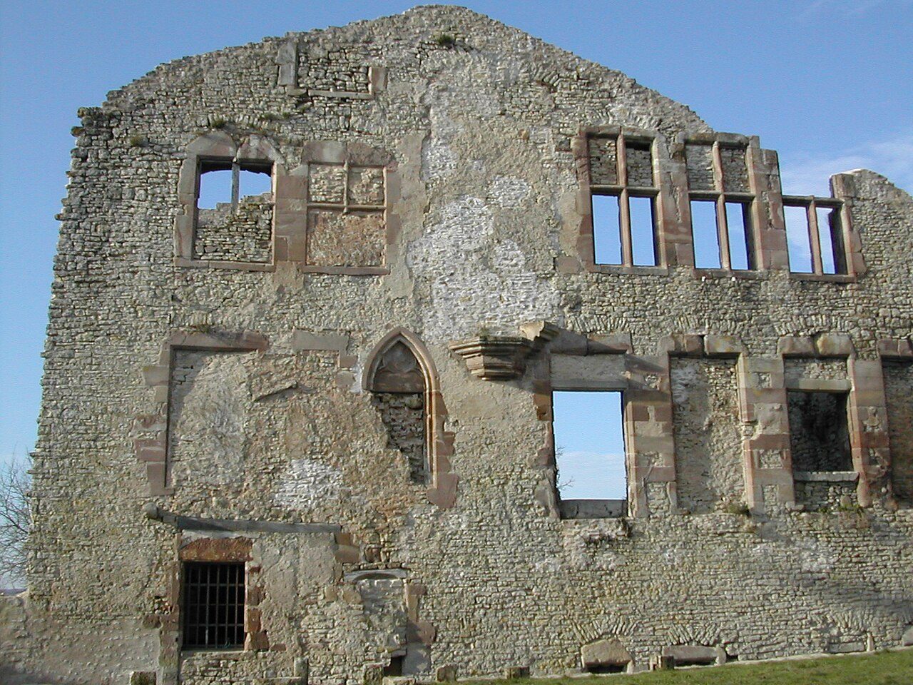 Château de Moyen Qui Qu'en Grogne à Moyen