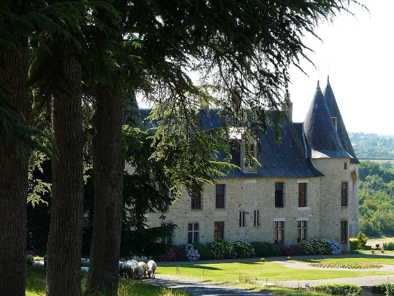 Château et jardin de la Roche-Faton à Lhoumois