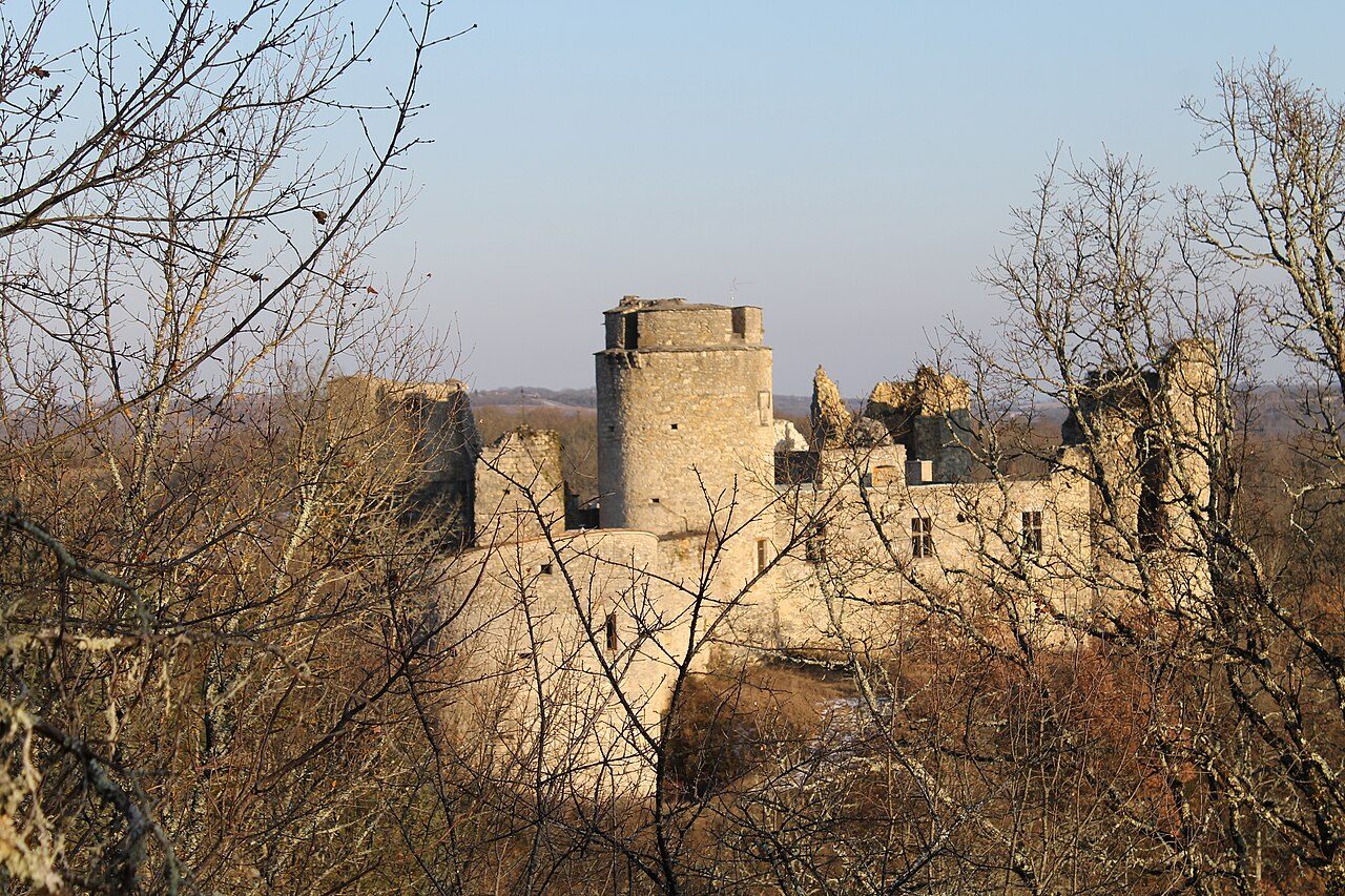 Château fort de Roussillon à Saint-Pierre-Lafeuille