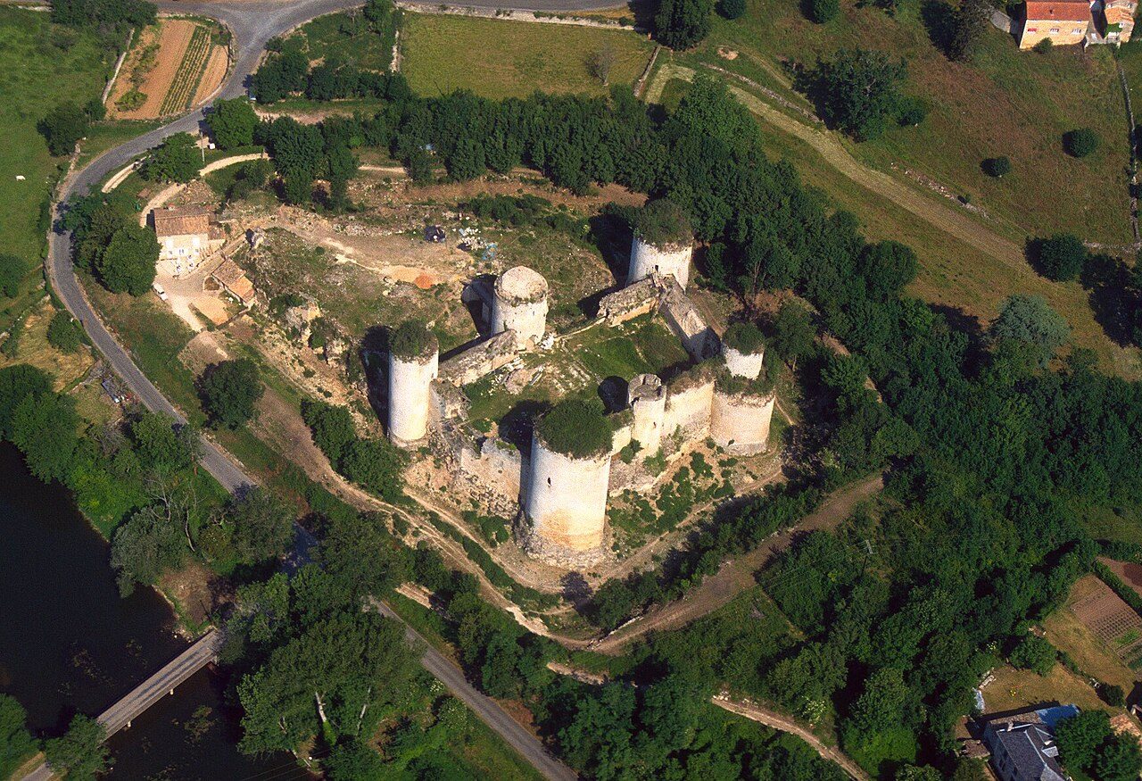 Château du Coudray-Salbart à Échiré