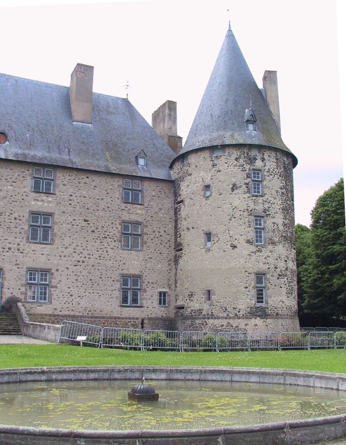 Château de Villeneuve-Lembron à Villeneuve