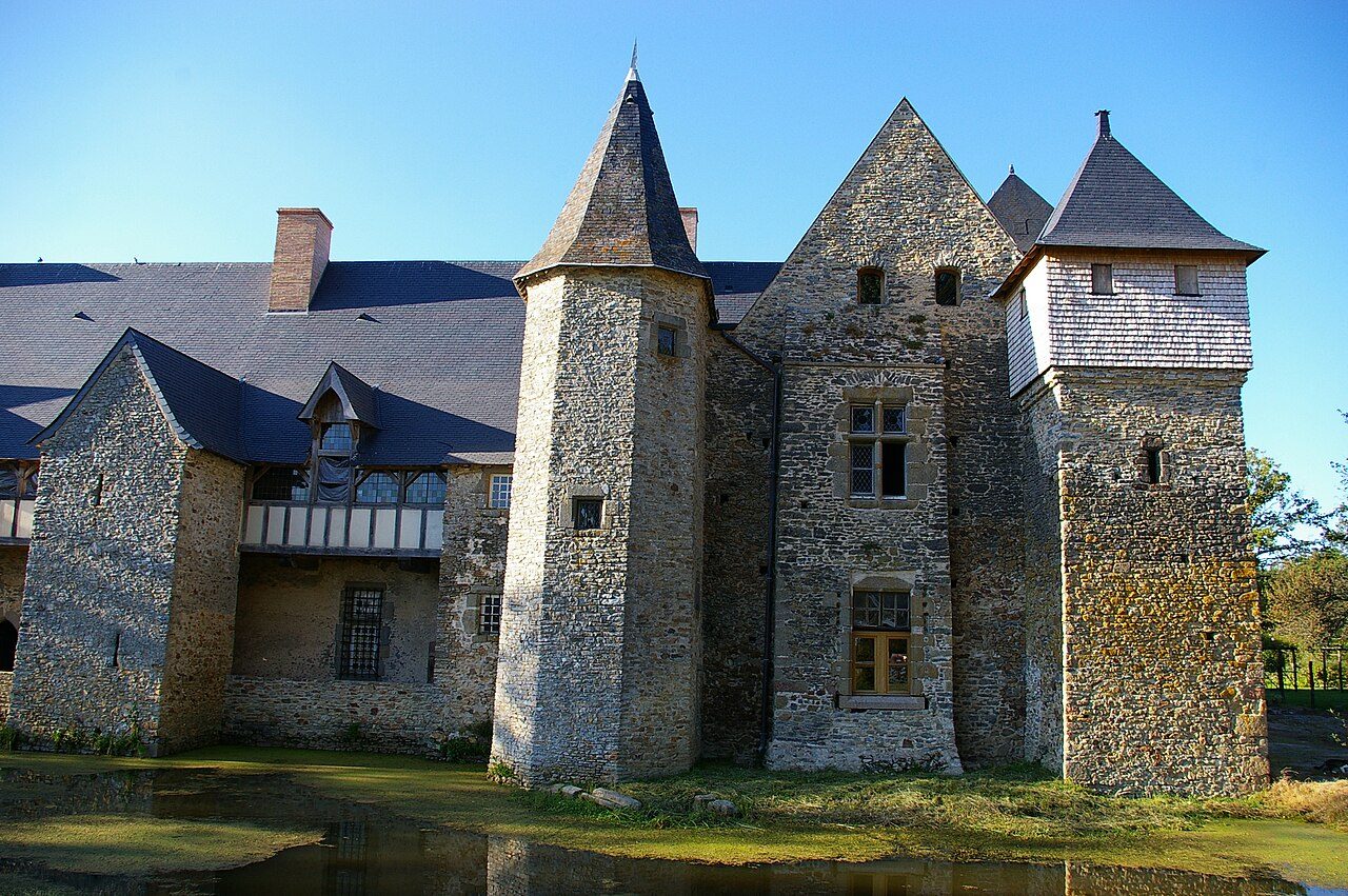CHÂTEAU DE LA GRANDE COURBE à Brée