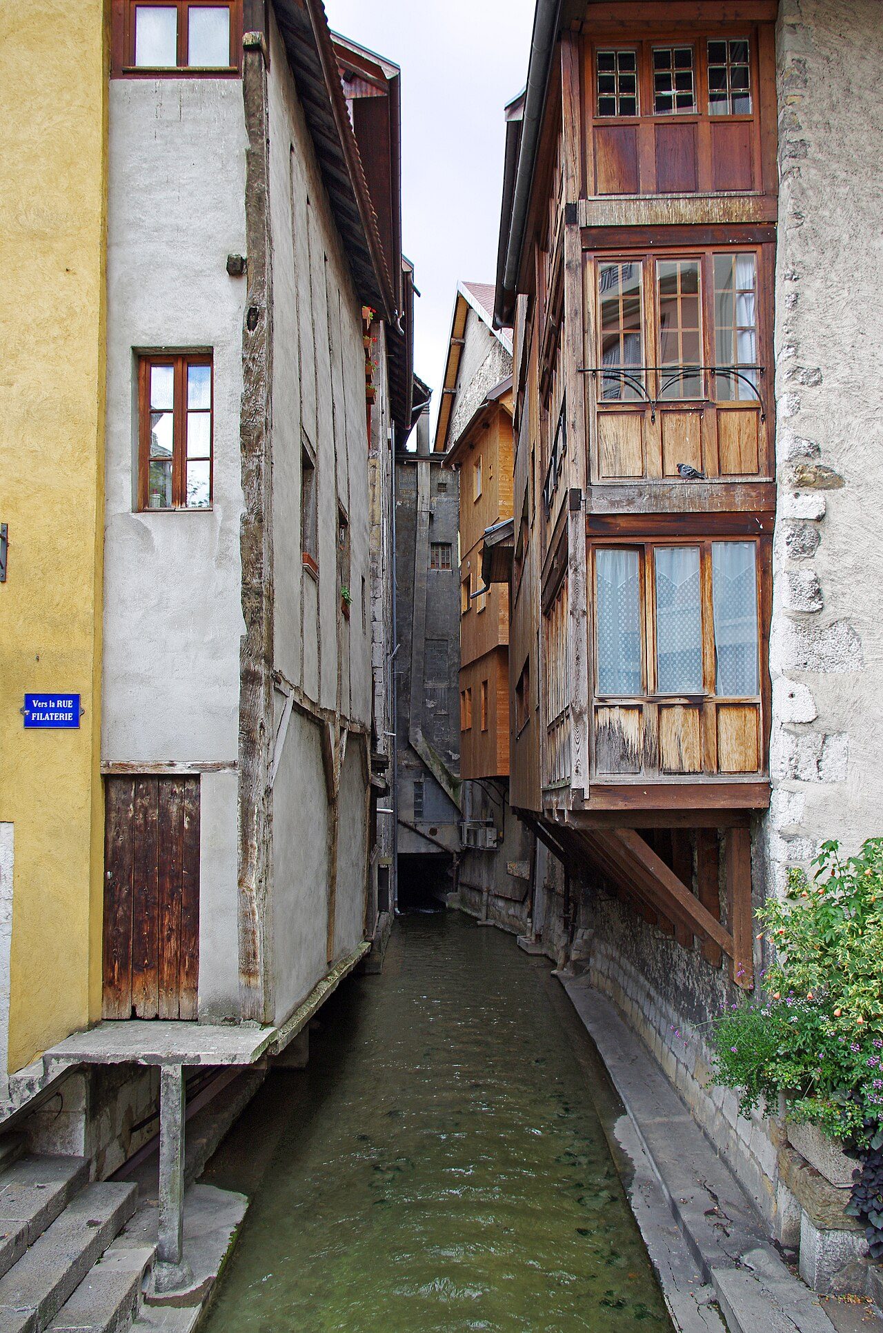 Canal Saint-Dominique