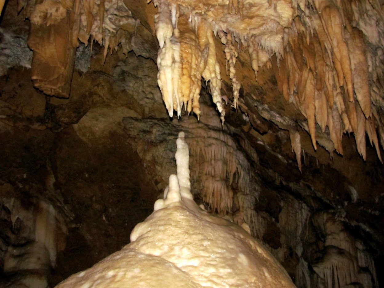 GROTTE DE L'AGUZOU à Escouloubre