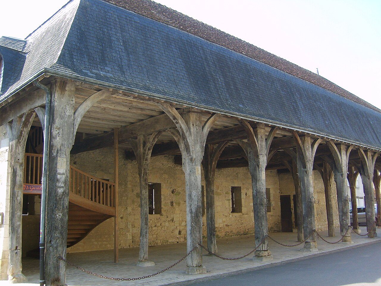 Halle des Cardeux à Montrésor