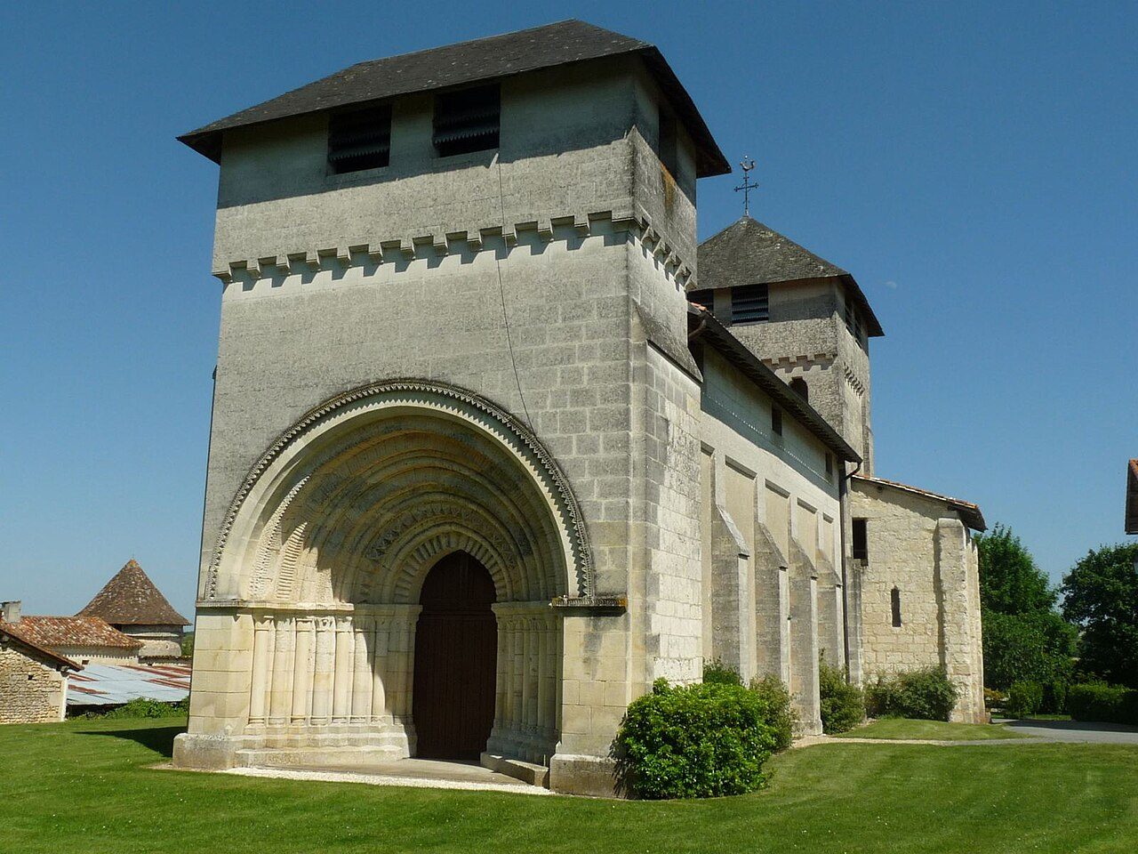 Église Saint-Pierre Es-Liens à Saint Privat en Périgord