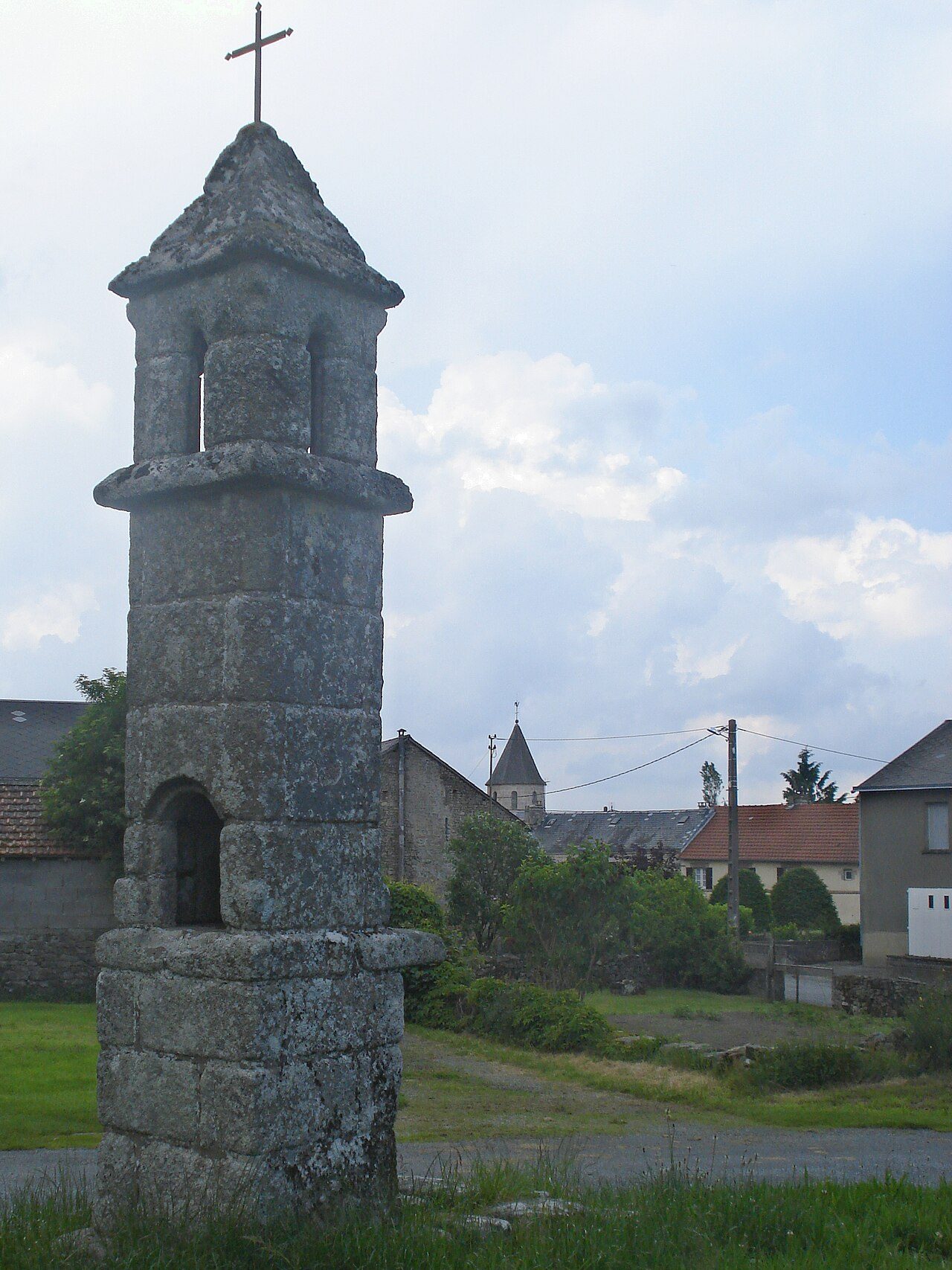 Lanterne des Morts à Saint-Goussaud