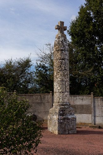 Croix hosannière à Louin à Louin