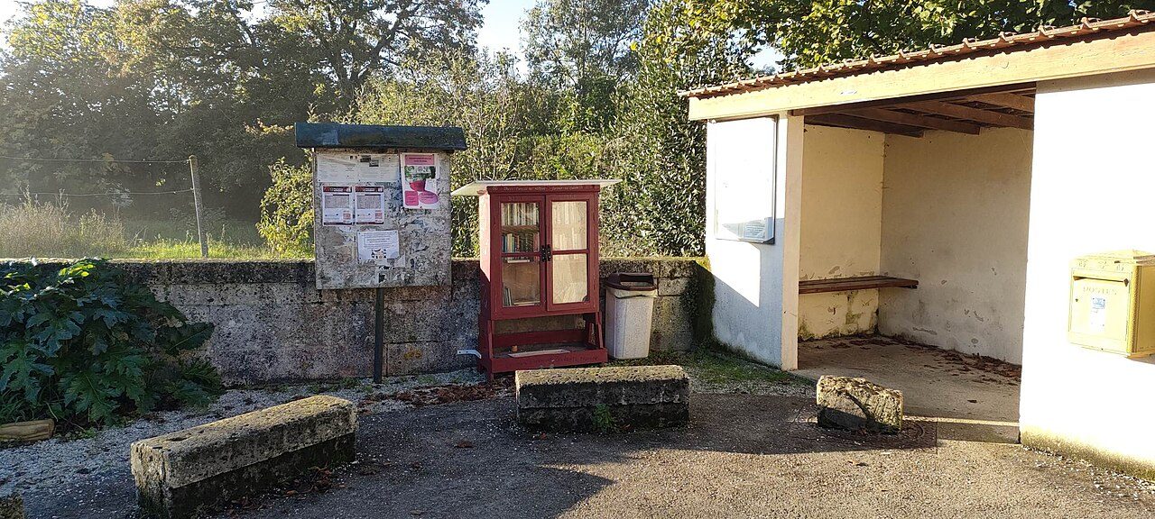 Boîte à livres à Villejoubert