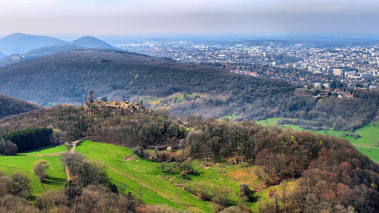 Château médiéval de Montfaucon à Montfaucon